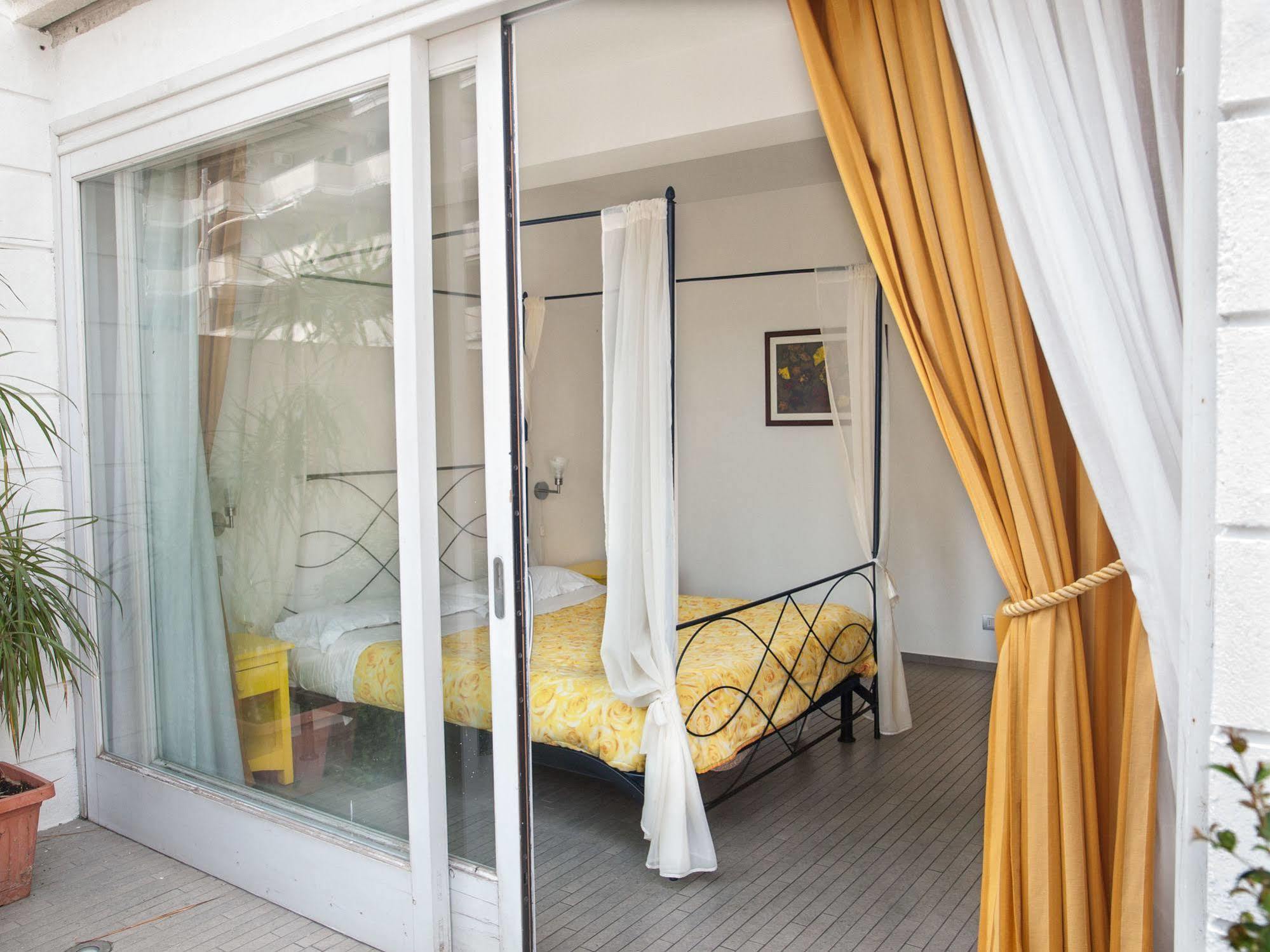 Casa Del Vento Bed and Breakfast Roccalumera Eksteriør billede