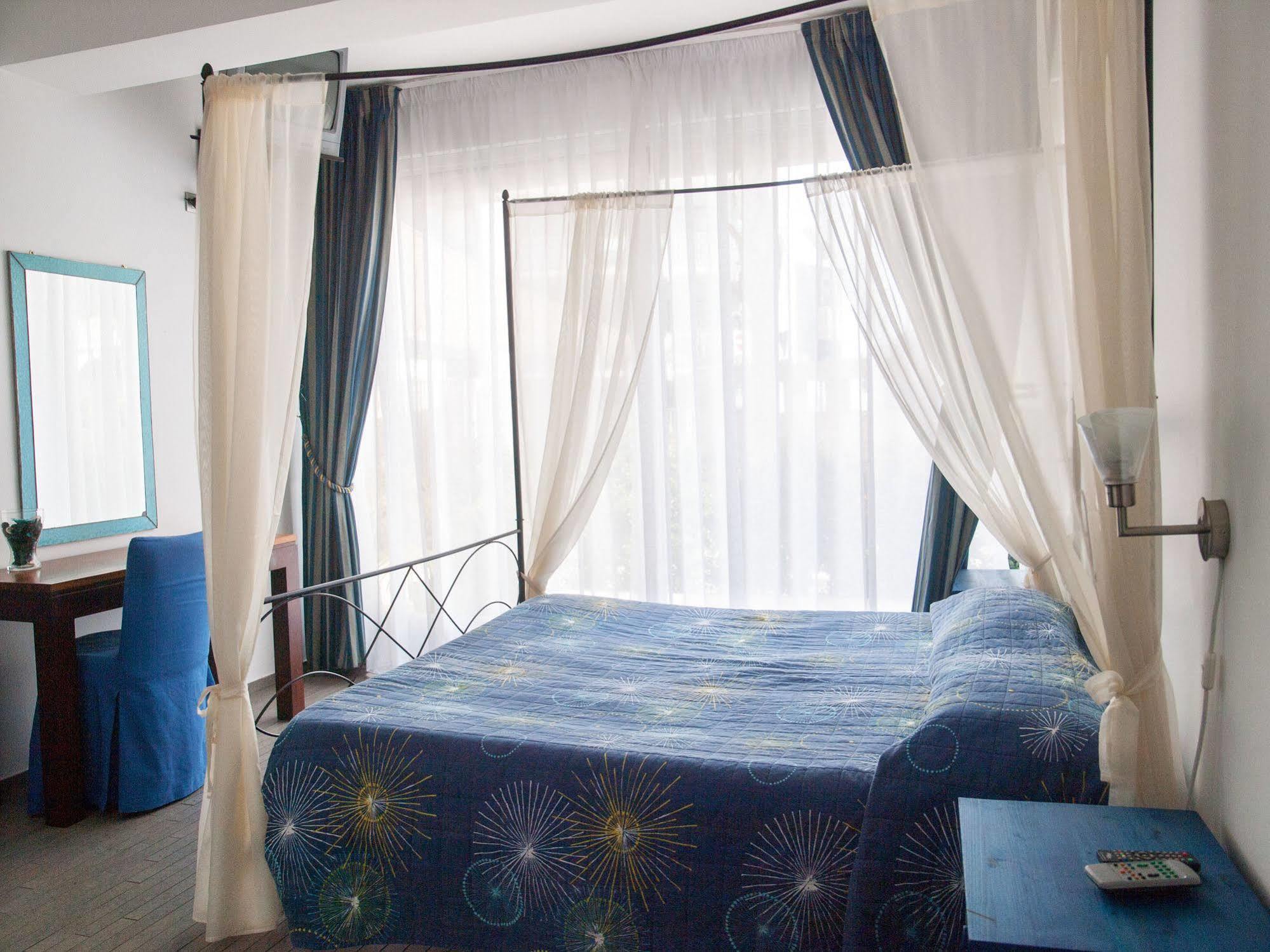Casa Del Vento Bed and Breakfast Roccalumera Eksteriør billede