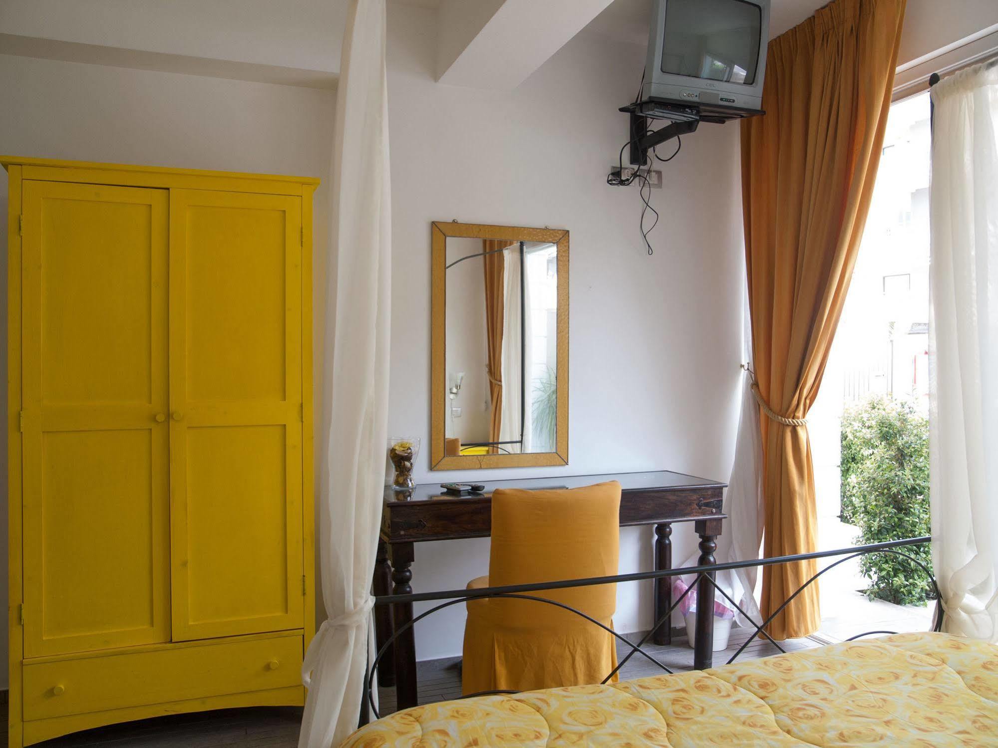 Casa Del Vento Bed and Breakfast Roccalumera Eksteriør billede